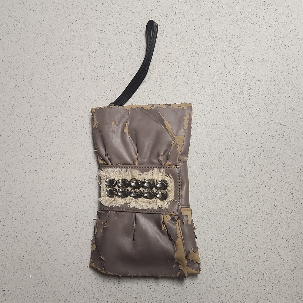Simply Vera Vera Wang Lilac/Lavender Wrislet/Clutch with GemS